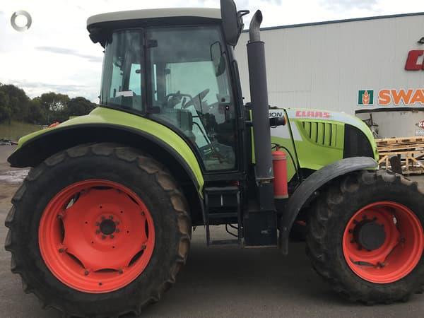 Photo 3. Claas Arion 530 tractor