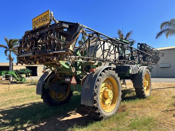 Photo 2. John Deere 4940 self propelled sprayer