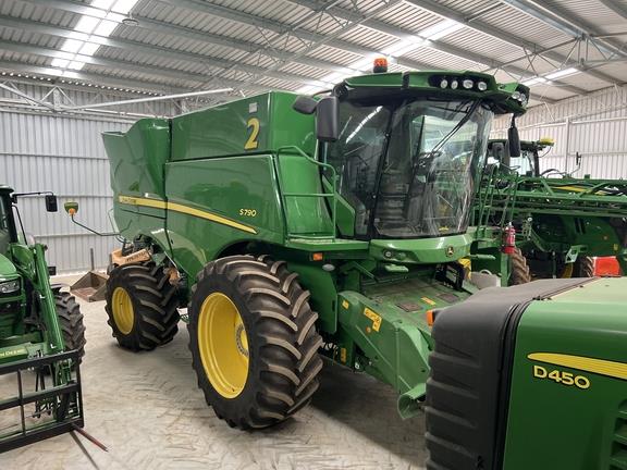 Photo 3. John Deere S790 combine harvester