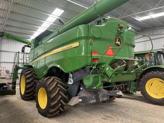 Photo 4. John Deere S790 combine harvester