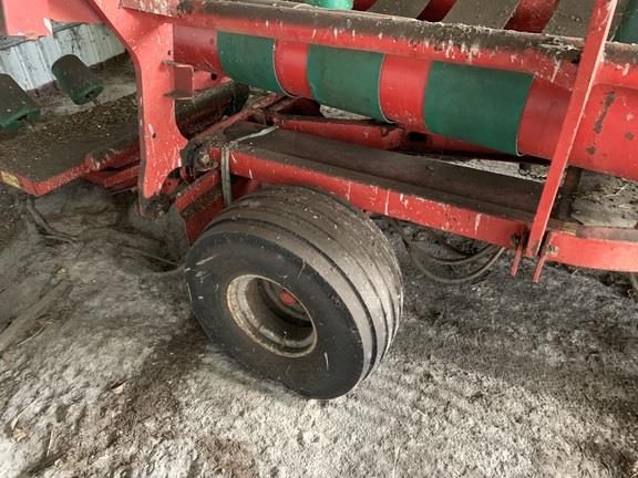Photo 2. Kverneland TAARUP 7517 bale wrapper