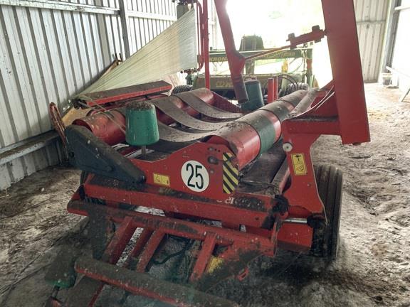 Photo 3. Kverneland TAARUP 7517 bale wrapper