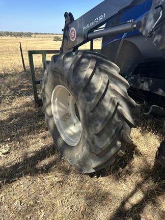 Photo 5. New Holland T6080 tractor