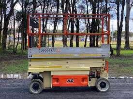 Photo 3. JLG 2030ES Scissor Lift Access