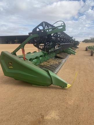 Photo 4. John Deere HD35R harvester front