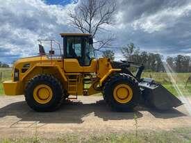 Photo 2. Volvo L105 Loader/Tool Carrier Loader