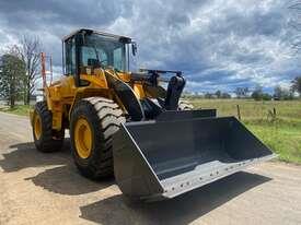 Photo 3. Volvo L105 Loader/Tool Carrier Loader