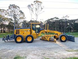 Photo 3. Volvo G930 Artic Grader