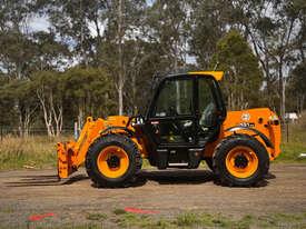 Photo 3. JCB Loadall 531-70 Telescopic Handler