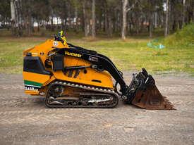 Photo 2. Vermeer S450TX Skid Steer Loader