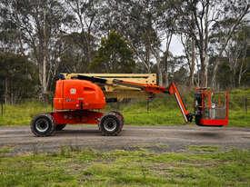 Photo 3. JLG 450AJ Boom Lift Access