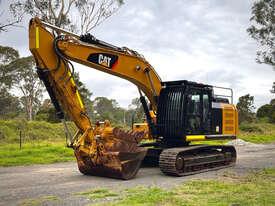 Photo 2. Caterpillar 323F Tracked-Excav Excavator