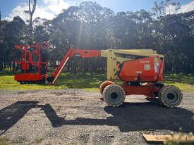 Photo 3. JLG 340AJ Boom Lift Access