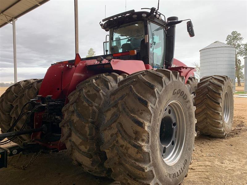 Photo 3. Case IH 645 steiger tractor