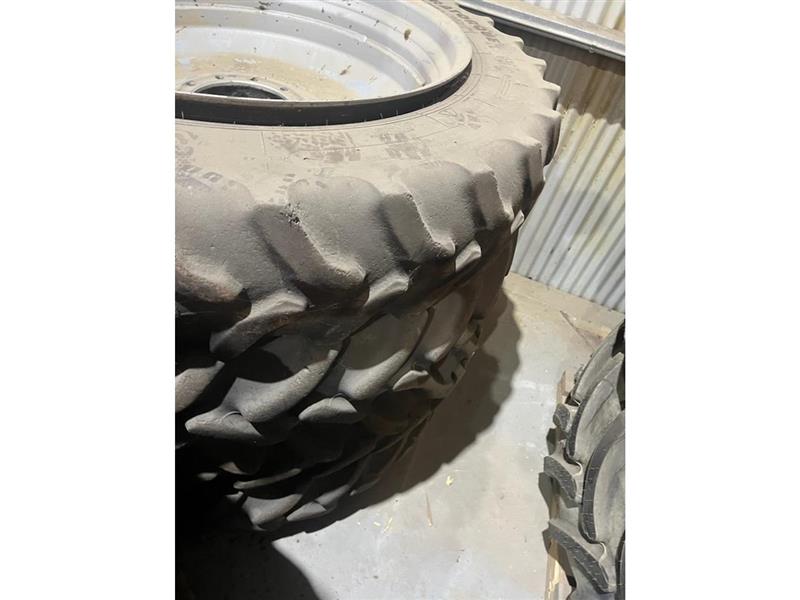 Photo 2. Goodyear 380/90R46 tubeless tyre