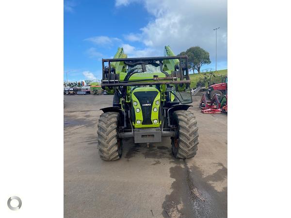 Photo 2. Claas Arion 530 tractor