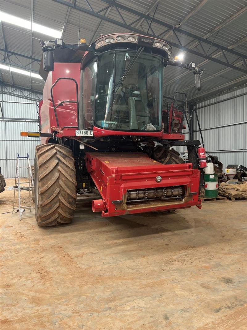 Photo 4. Case IH 7240 combine harvester