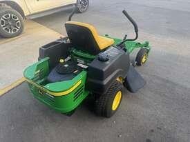 Photo 3. John Deere Z225 zero turn mower