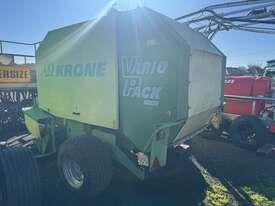 Photo 2. Krone 1500 vario round baler