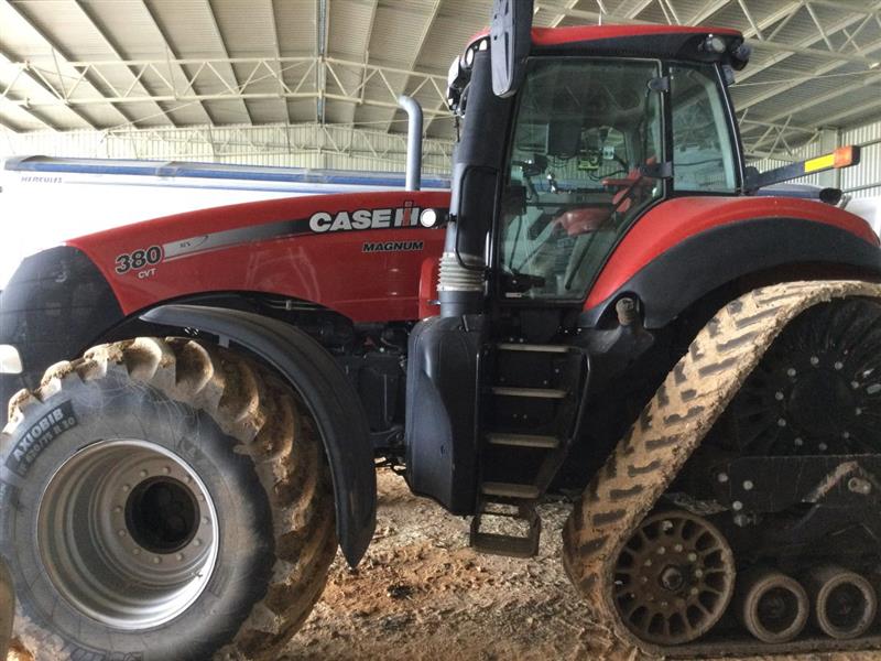 Photo 2. Case IH Magnum 380 track tractor