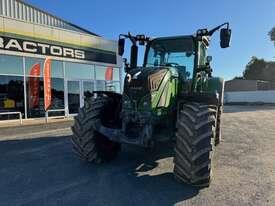 Photo 3. Fendt 718 power plus row crop tractor