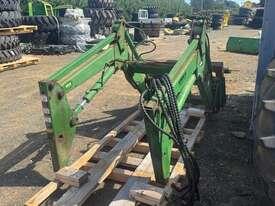 Photo 3. John Deere 640 tractor loaders