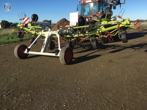 Photo 2. CLAAS Volto 900T tedder