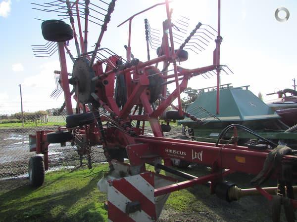 Photo 3. Lely 725 airseeder