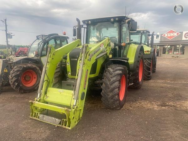 Photo 3. Claas Arion 530 tractor