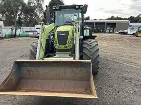 Photo 2. Claas 640 Arion utility tractor