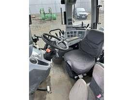 Photo 3. Claas 640 Arion utility tractor