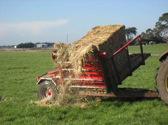 Photo 4. Willies Manufacturing Industries pamick large round and square bale feeder
