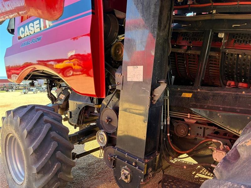 Photo 3. Case IH 8240 combine harvester