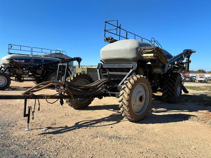 Photo 4. Flexi-Coil 5560 tbh airseeder