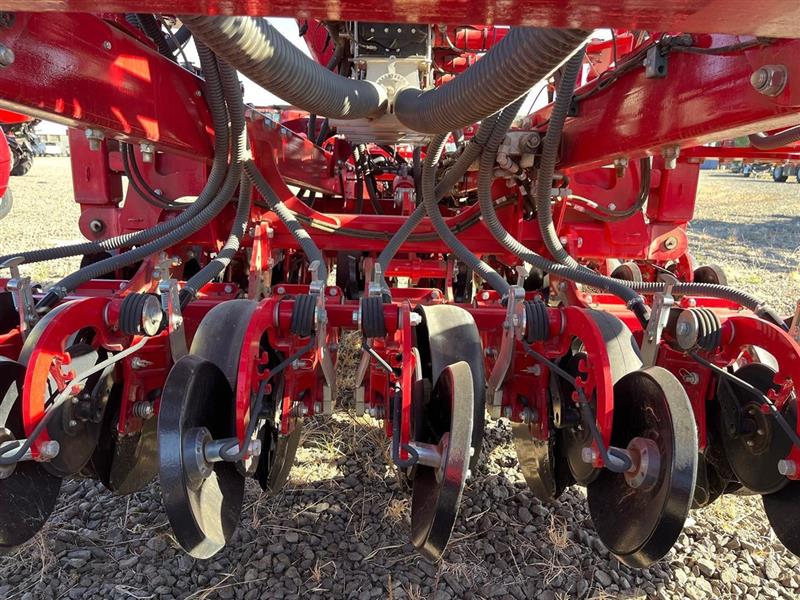 Photo 2. Horsch Avatar 4.16 airseeder