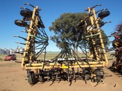 Photo 2. Ezee-on 3350 cultivator
