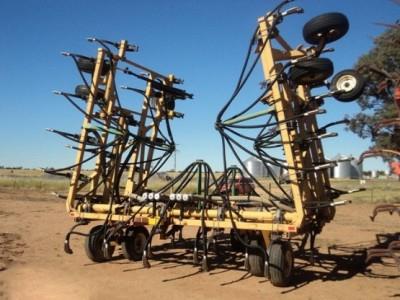 Photo 3. Ezee-on 3350 cultivator