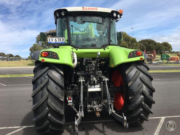Photo 3. Claas Arion 440 tractor