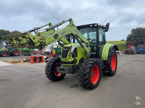 Photo 3. Claas Arion 530 tractor