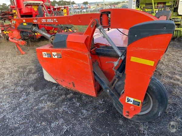 Photo 3. Kuhn GMD 3550 TL mower conditioner