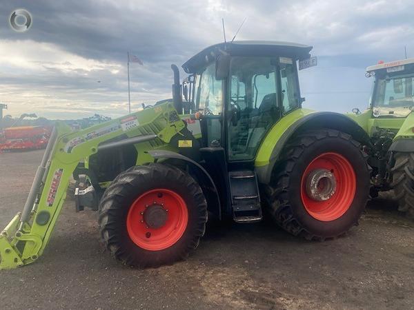 Photo 4. Claas Arion 530 tractor