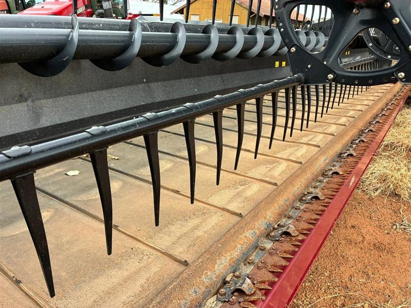 Photo 4. Macdon DXL145 harvester front