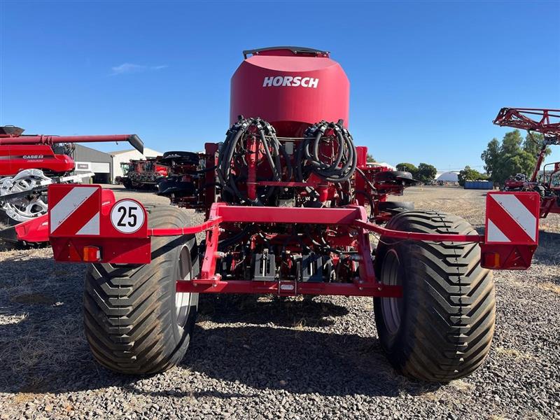 Photo 4. Horsch Avatar 4.16 airseeder