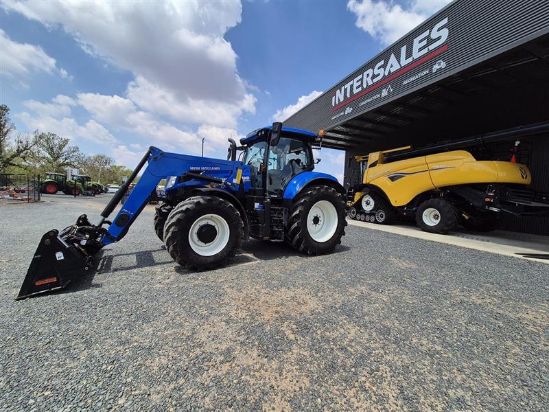 Photo 2. New Holland T7.210 tractor