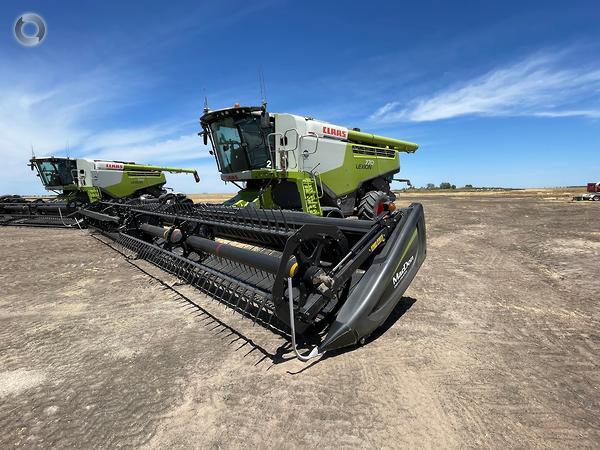 Photo 3. Claas 770TT combine harvester