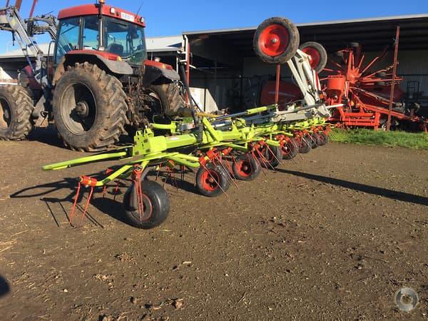 Photo 3. CLAAS Volto 900T tedder