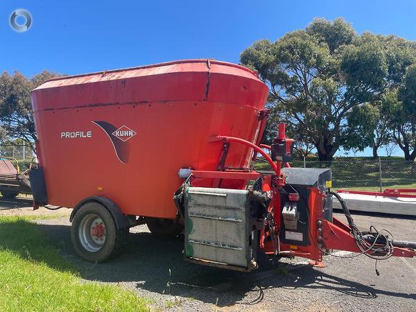 Photo 3. Kuhn Profile 1880 feed mixer
