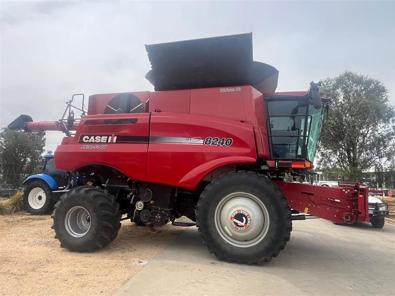 Photo 4. Case IH 8240 combine harvester