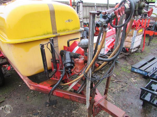 Photo 4. Hardi 1200L boom sprayer