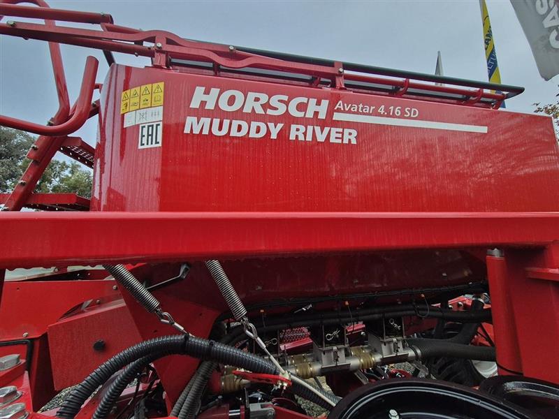 Photo 4. Horsch Avatar 4.16 airseeder